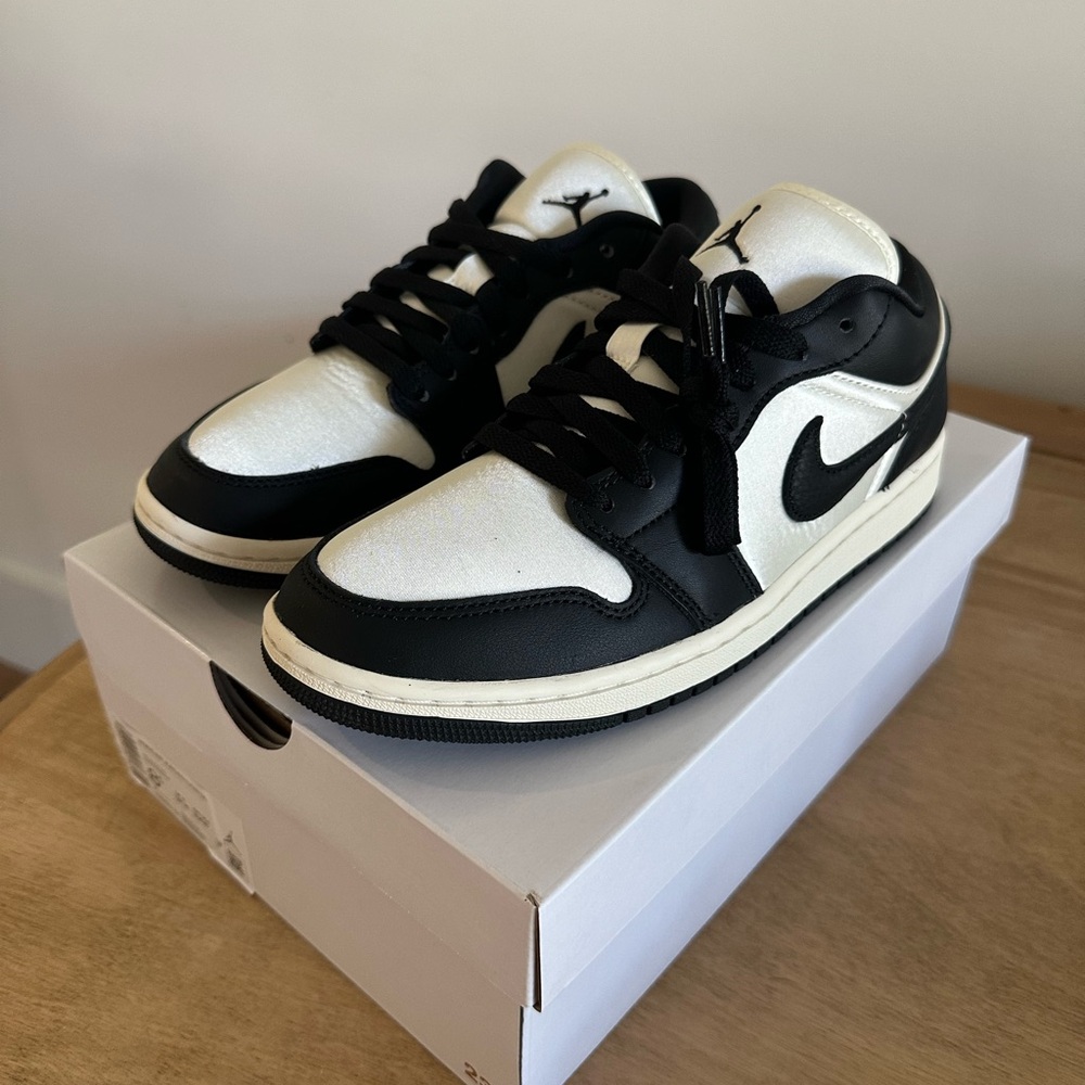 $160 NEW IN BOX!  Air Jordan 1 Low SE women’s 8.5 - Picture 6 of 7